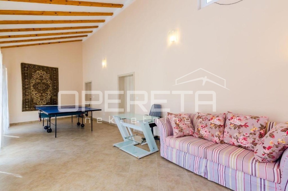 Vitaljina, Konavle - casa di 196 m2 con piscina su un terreno di 775 m2