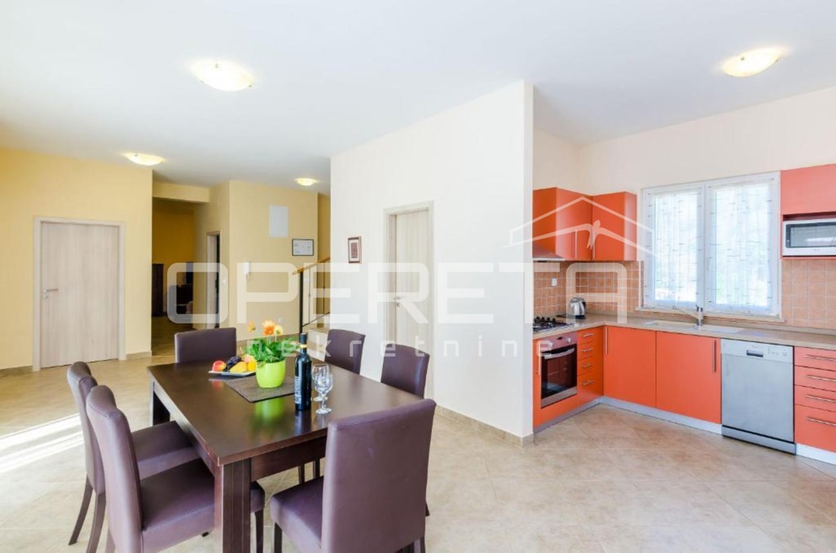 Vitaljina, Konavle - casa di 196 m2 con piscina su un terreno di 775 m2