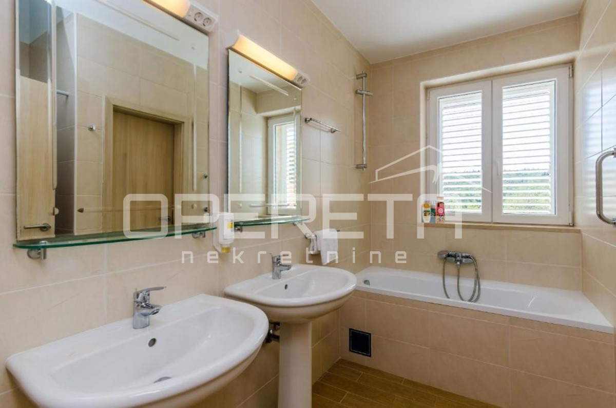 Vitaljina, Konavle - casa di 196 m2 con piscina su un terreno di 775 m2