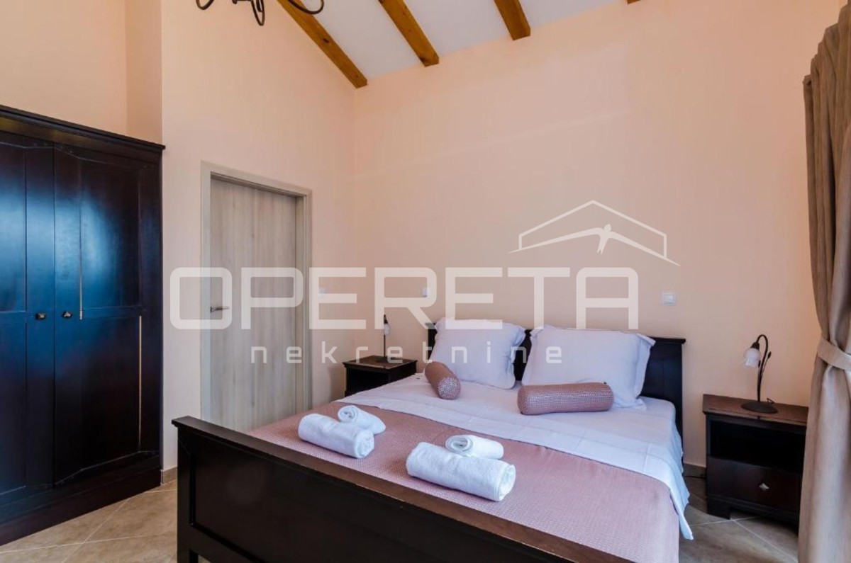 Vitaljina, Konavle - casa di 196 m2 con piscina su un terreno di 775 m2