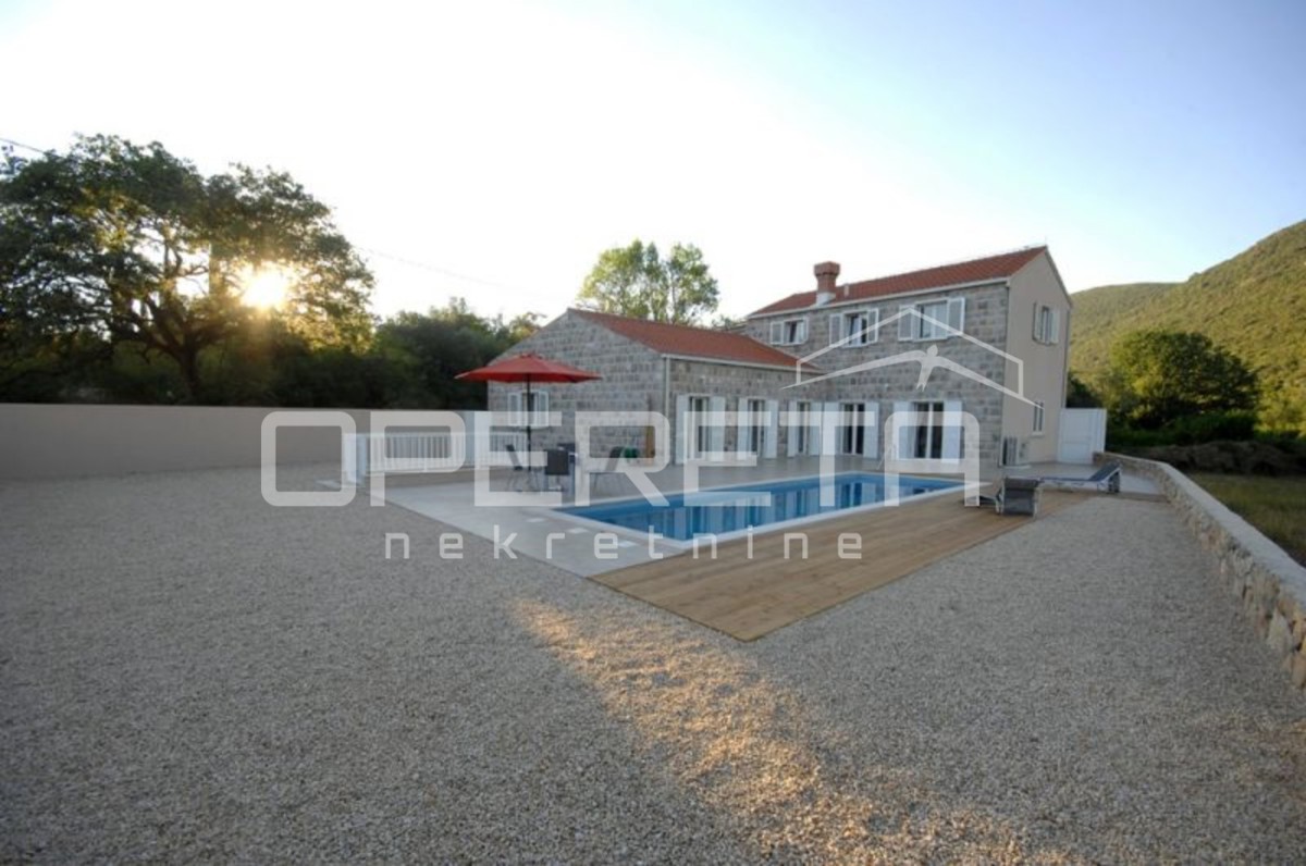 Vitaljina, Konavle - casa di 196 m2 con piscina su un terreno di 775 m2