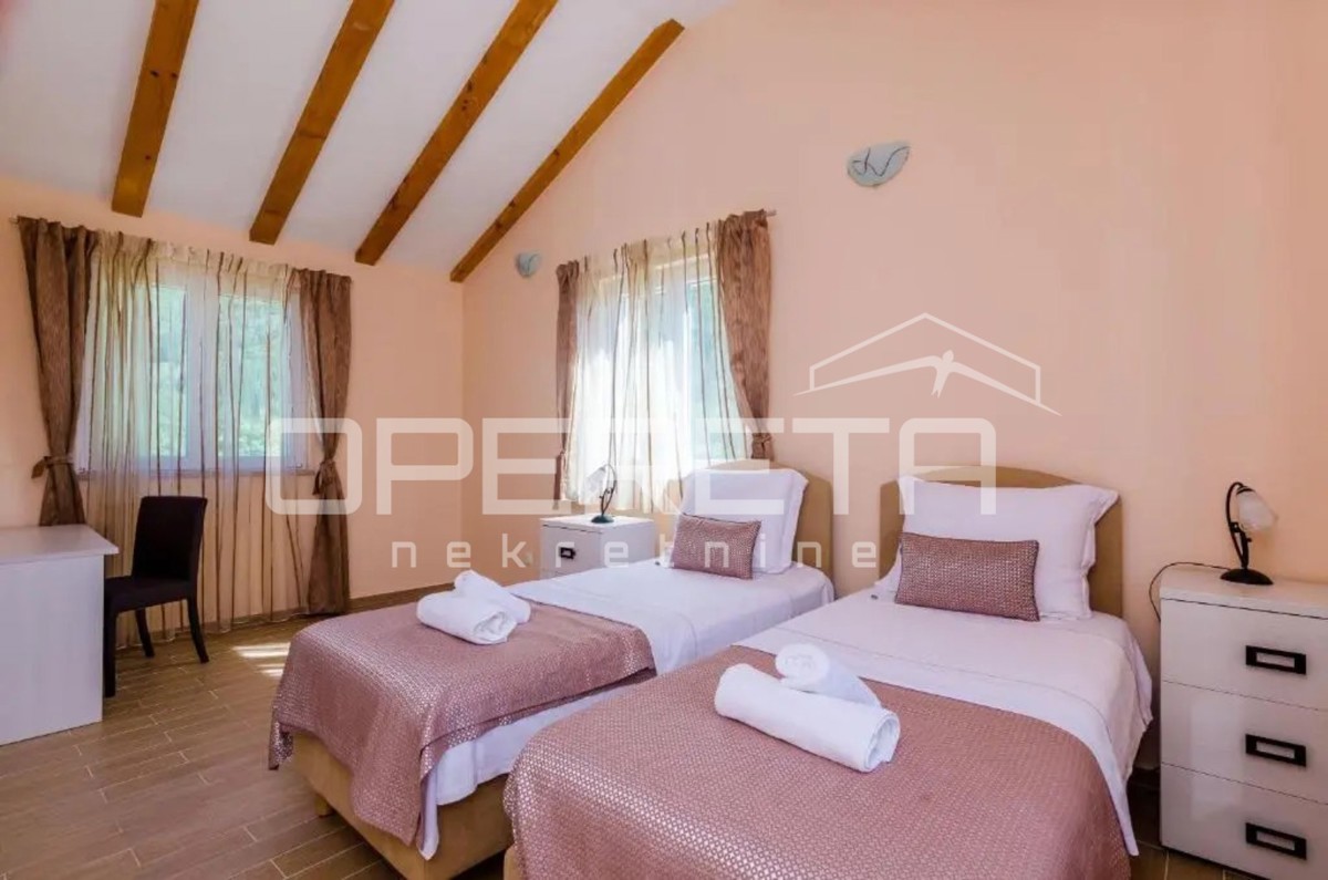 Vitaljina, Konavle - casa di 196 m2 con piscina su un terreno di 775 m2