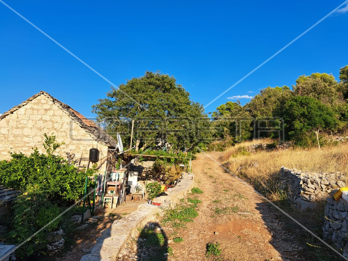 Gornje Kunjanovo, Vis, 5.002,00 m2, 76.006,00 EUR