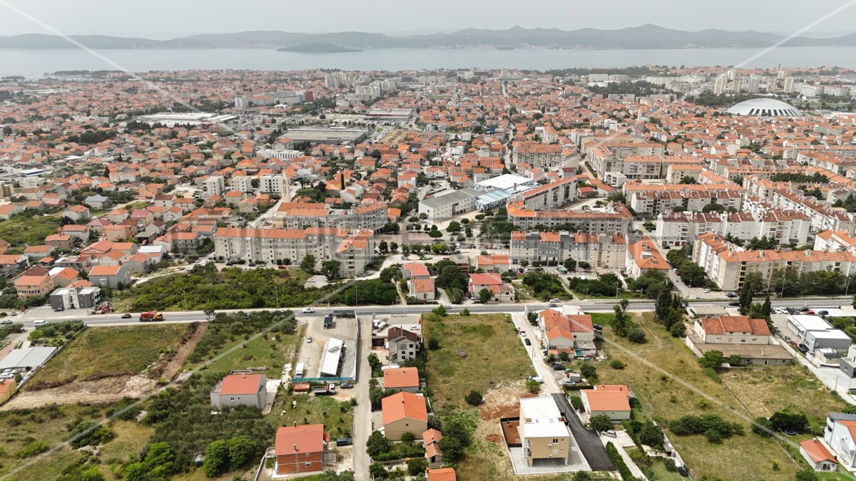 Terreno edificabile con vista mare e città, 3.556 m2, Zara