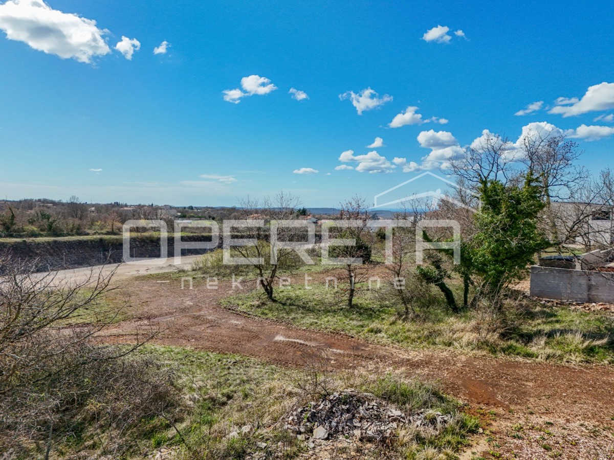Terreno edificabile 658m2 Kanfanar con vista mare