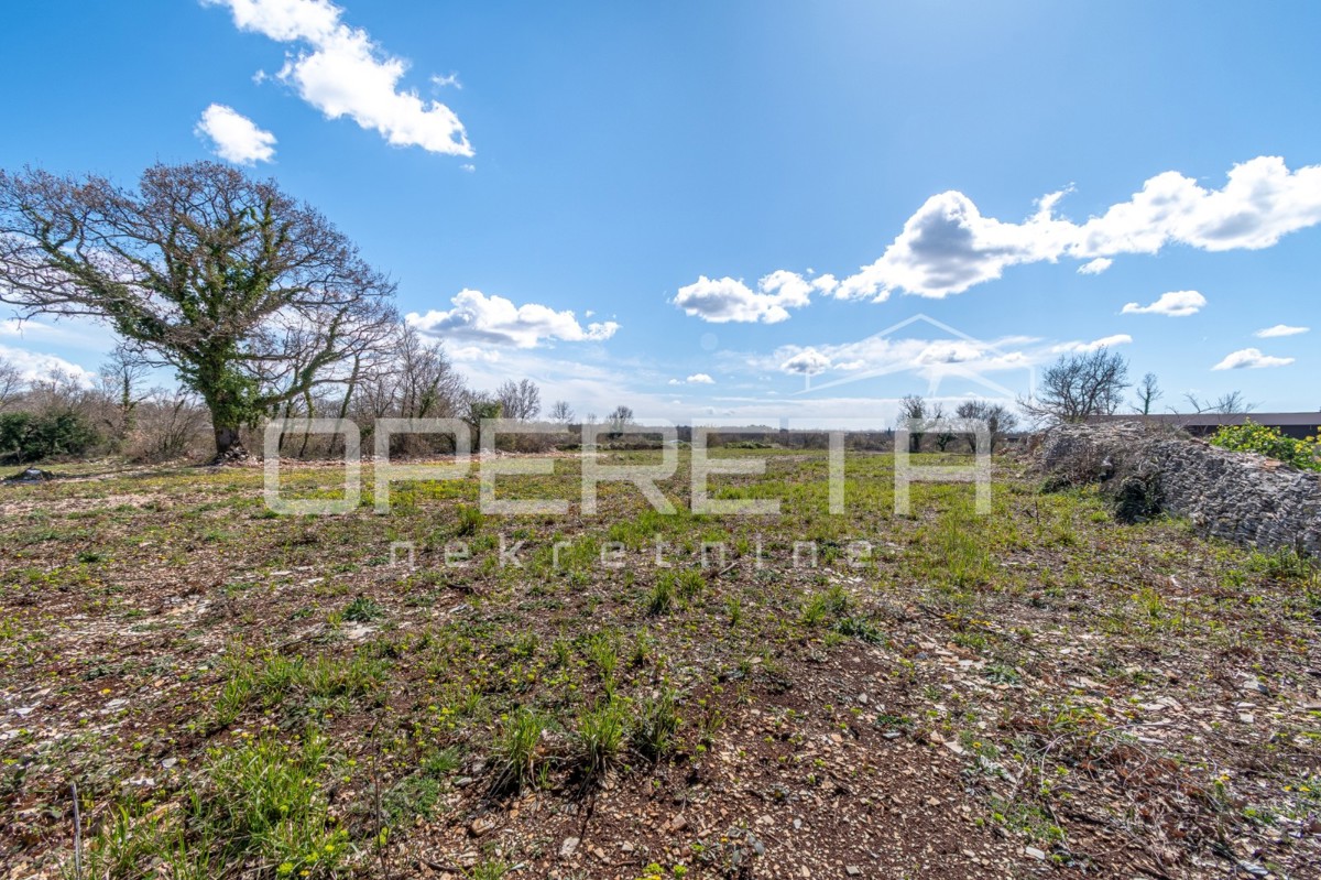 Terreno edificabile 658m2 Kanfanar con vista mare