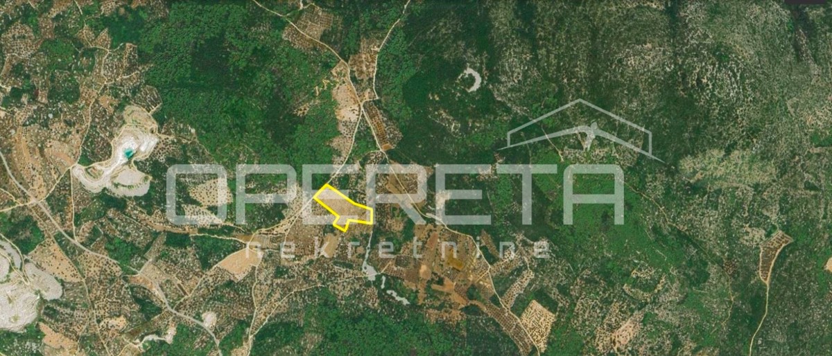 Terreno agricolo con 500 mandorli e vista mare, Brač