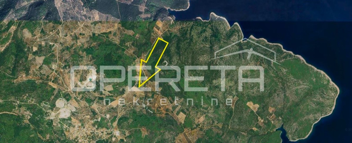 Terreno agricolo con 500 mandorli e vista mare, Brač