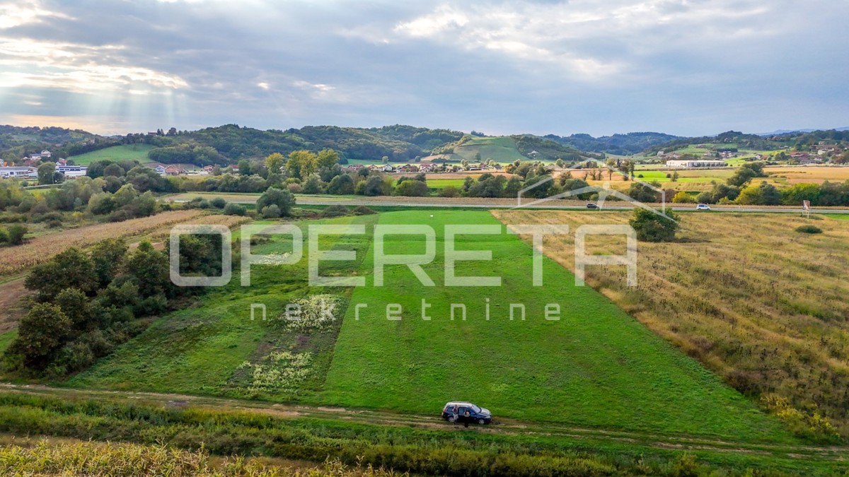 Terreno di 9.351 m² vicino alla zona imprenditoriale Nord 2, Jakovlje