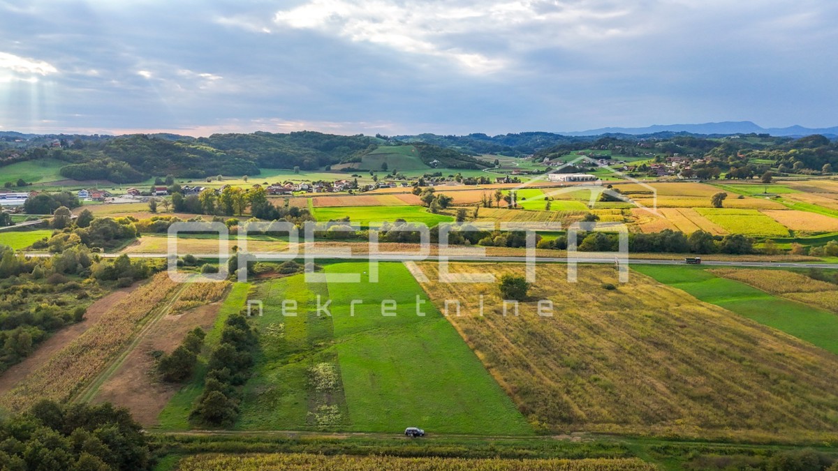 Terreno di 9.351 m² vicino alla zona imprenditoriale Nord 2, Jakovlje