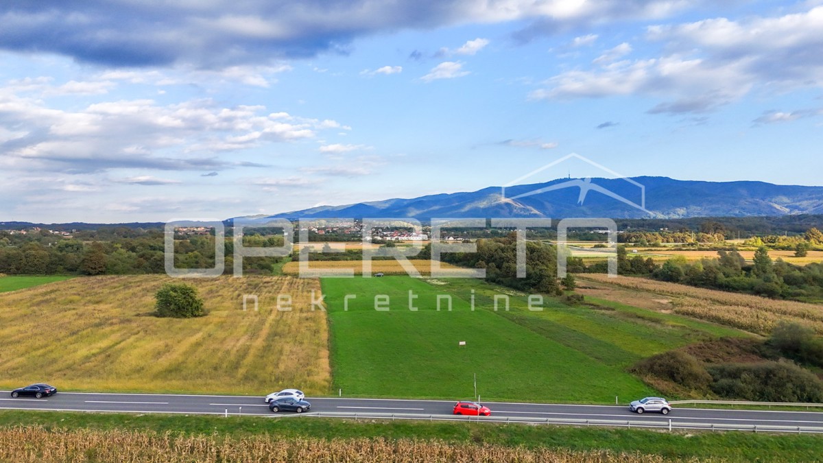 Terreno di 9.351 m² vicino alla zona imprenditoriale Nord 2, Jakovlje
