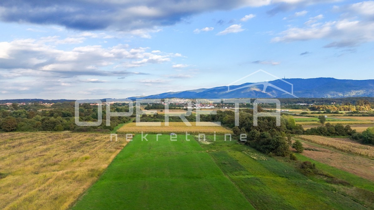 Terreno di 9.351 m² vicino alla zona imprenditoriale Nord 2, Jakovlje