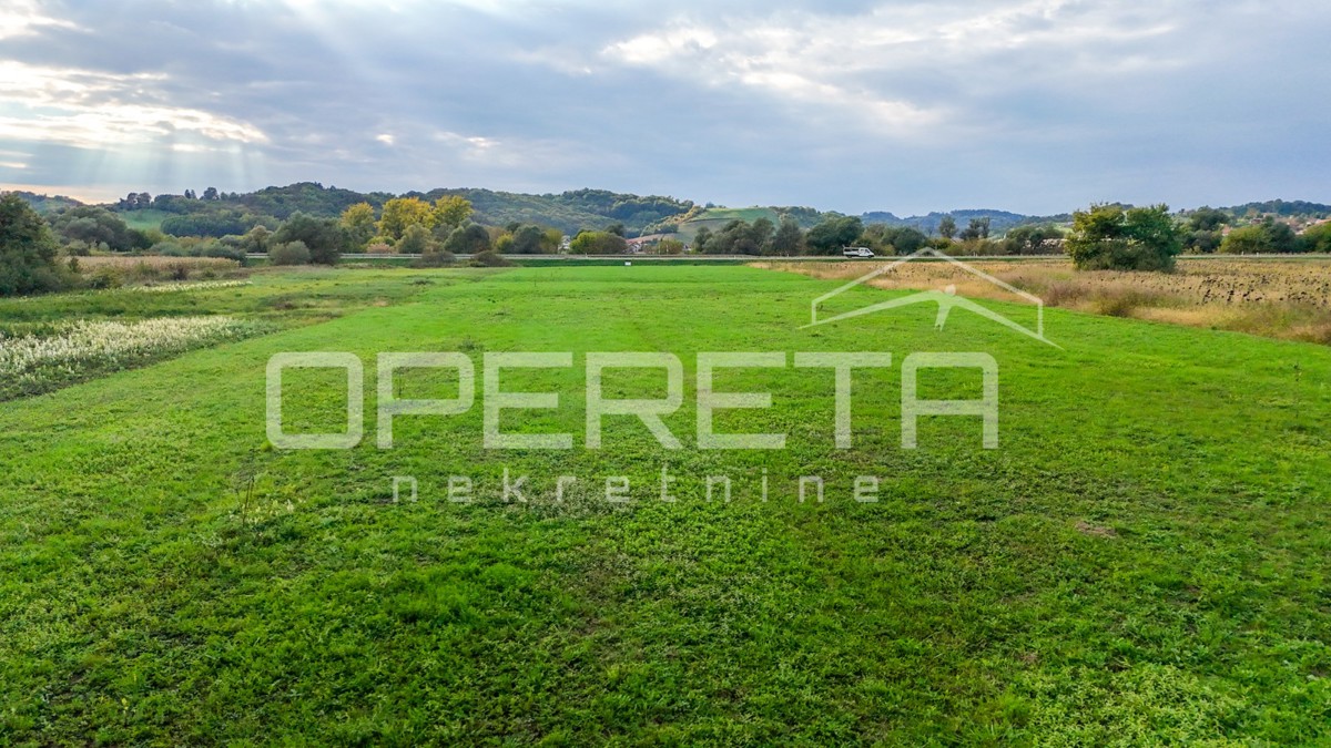 Terreno di 9.351 m² vicino alla zona imprenditoriale Nord 2, Jakovlje