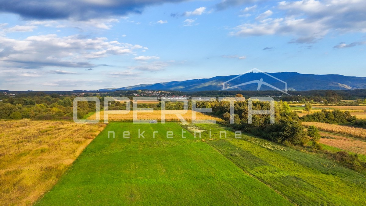 Terreno di 9.351 m² vicino alla zona imprenditoriale Nord 2, Jakovlje