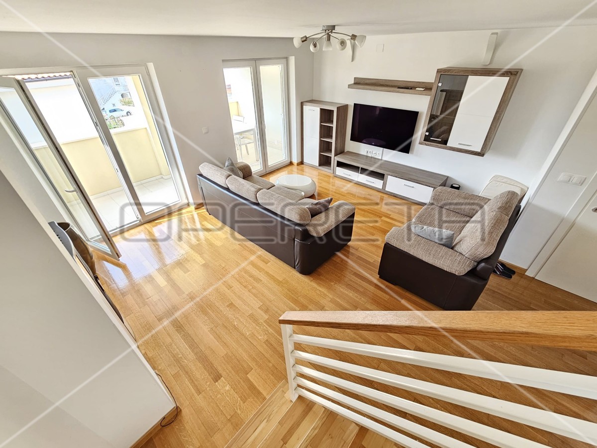 Malinska, duplex recente 4BDR con due terrazze, 2 posti auto, vista mare, attraente!