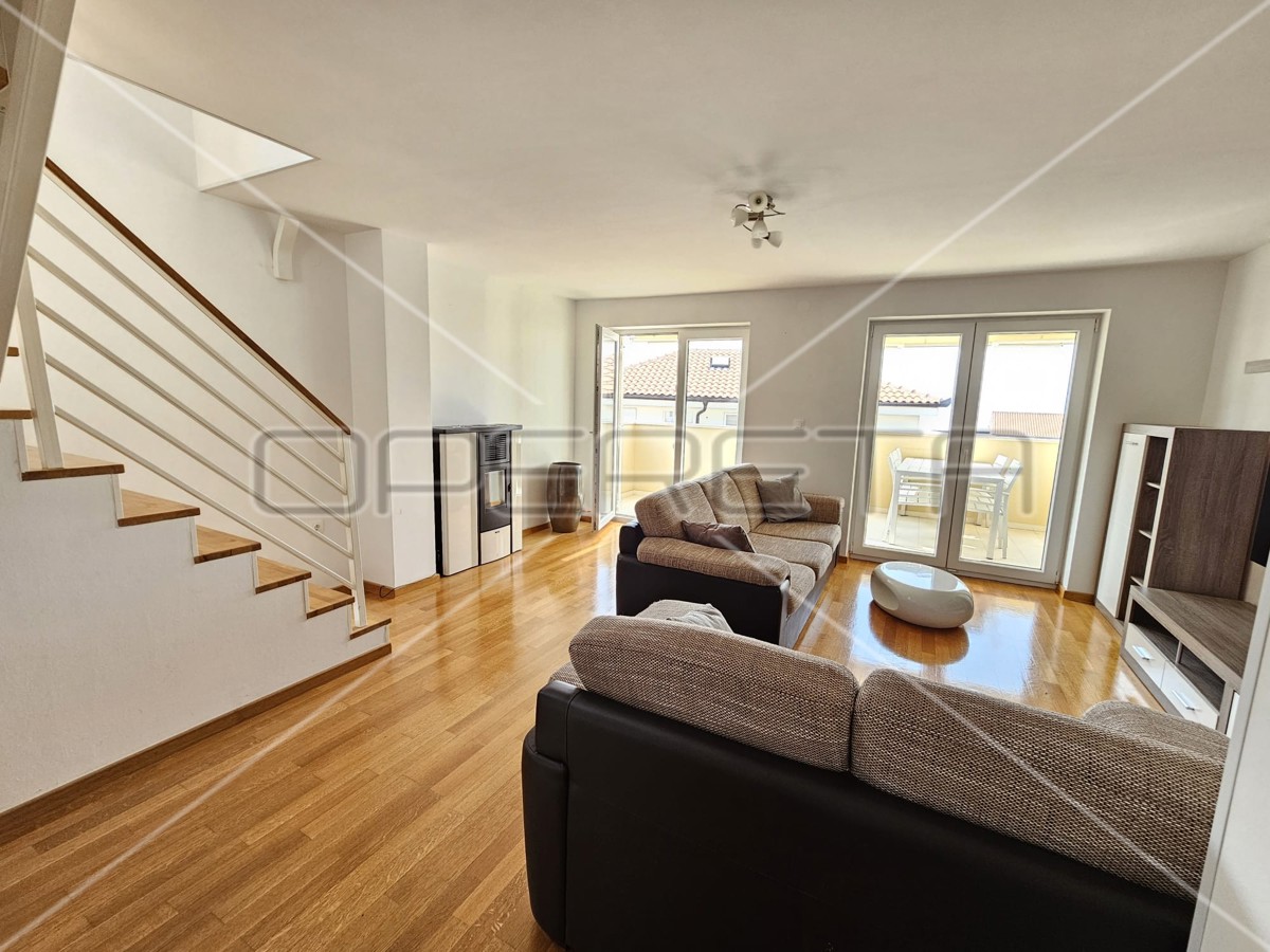 Malinska, duplex recente 4BDR con due terrazze, 2 posti auto, vista mare, attraente!