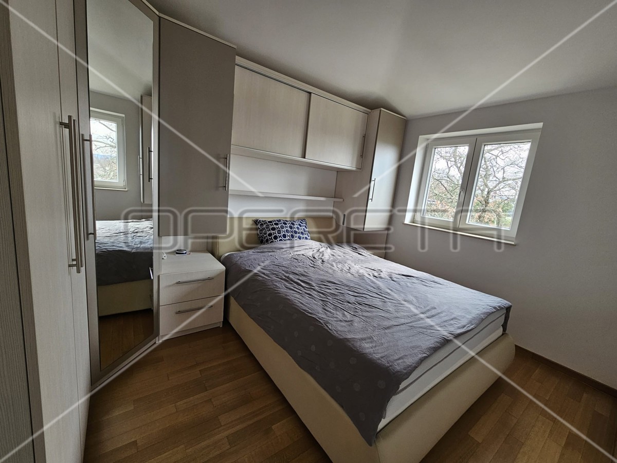 Malinska, duplex recente 4BDR con due terrazze, 2 posti auto, vista mare, attraente!