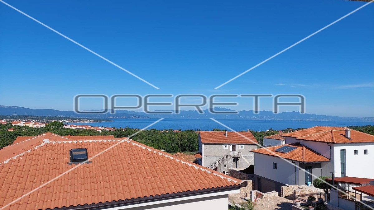 Malinska, duplex recente 4BDR con due terrazze, 2 posti auto, vista mare, attraente!