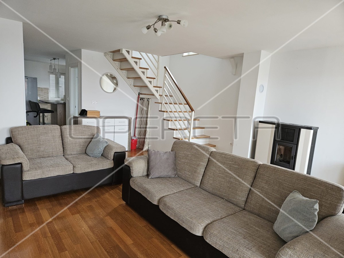 Malinska, duplex recente 4BDR con due terrazze, 2 posti auto, vista mare, attraente!