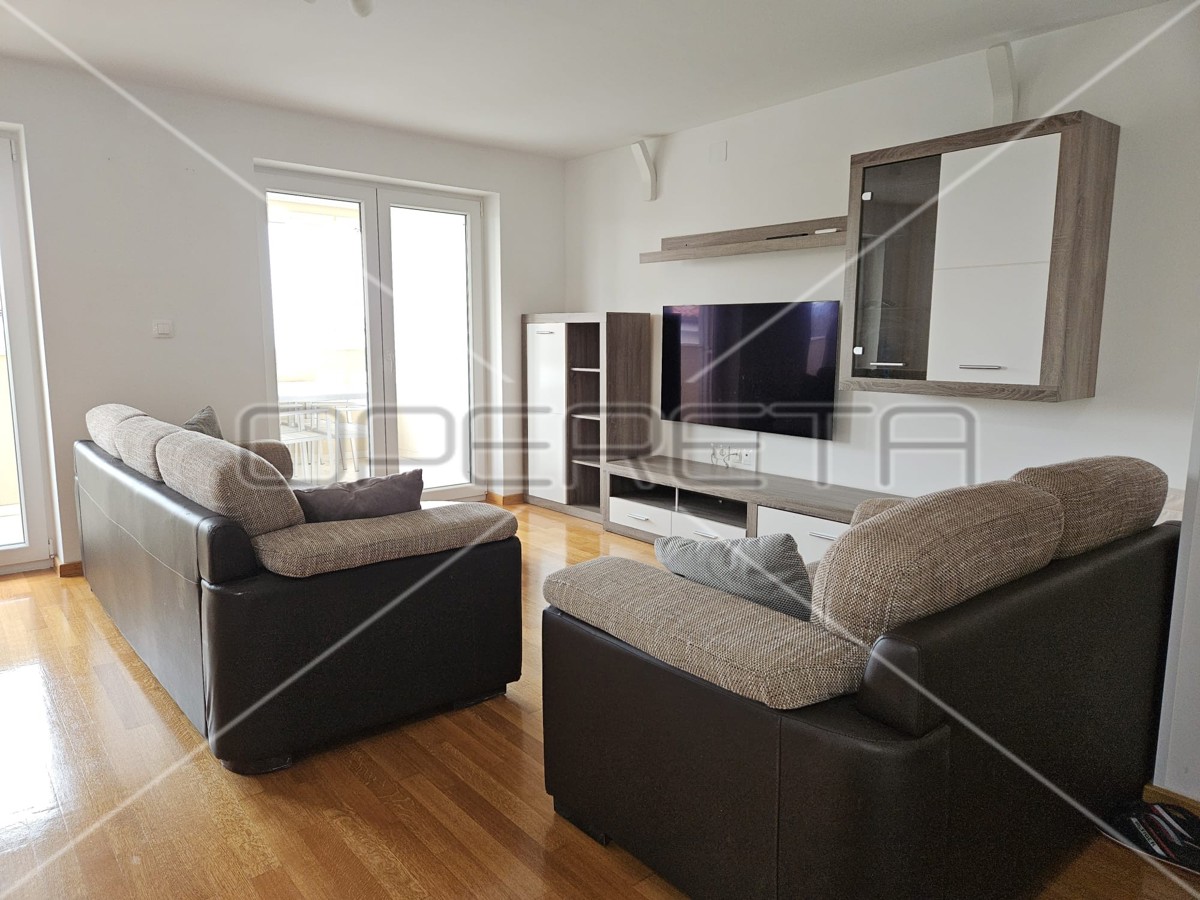 Malinska, duplex recente 4BDR con due terrazze, 2 posti auto, vista mare, attraente!