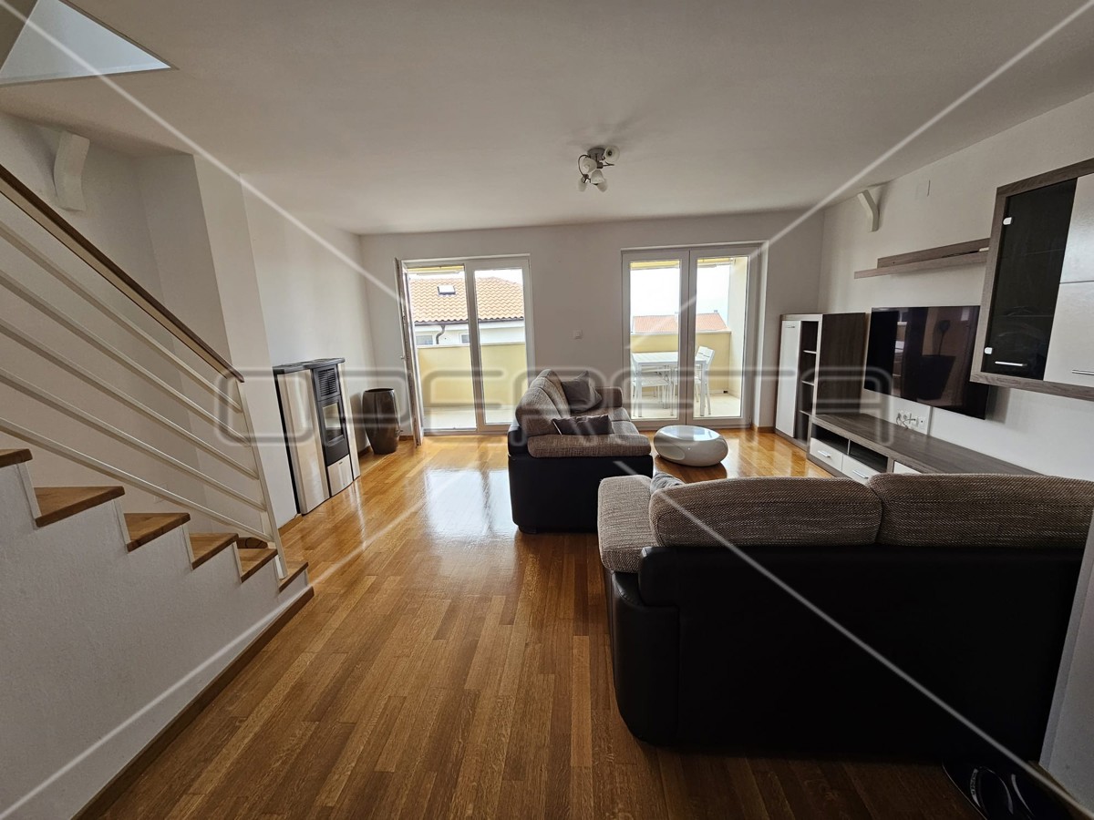 Malinska, duplex recente 4BDR con due terrazze, 2 posti auto, vista mare, attraente!