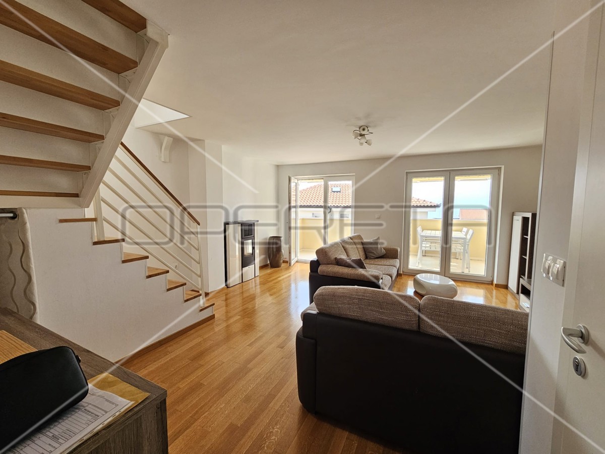 Malinska, duplex recente 4BDR con due terrazze, 2 posti auto, vista mare, attraente!