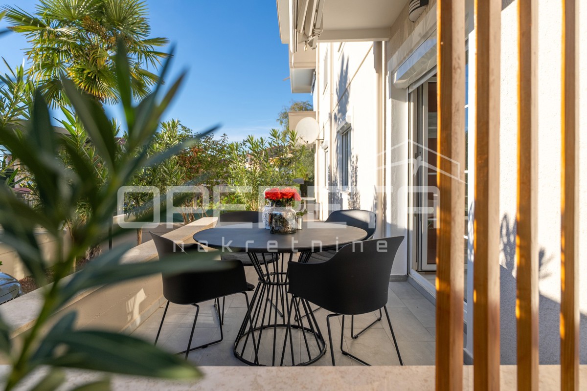 Funtana – appartamento al piano terra con due camere da letto e giardino.