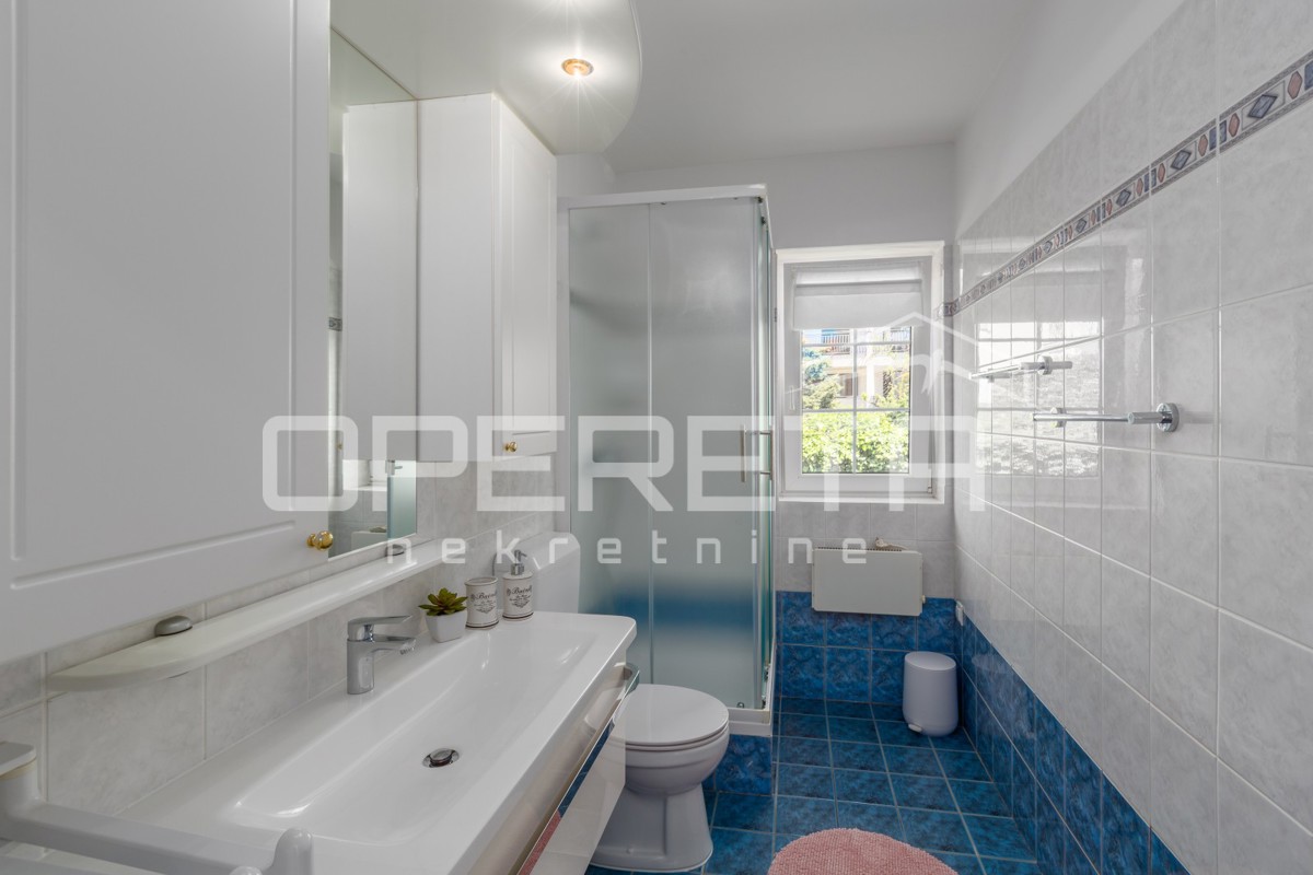 Funtana – appartamento al piano terra con due camere da letto e giardino.