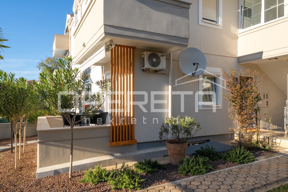 Funtana – appartamento al piano terra con due camere da letto e giardino.