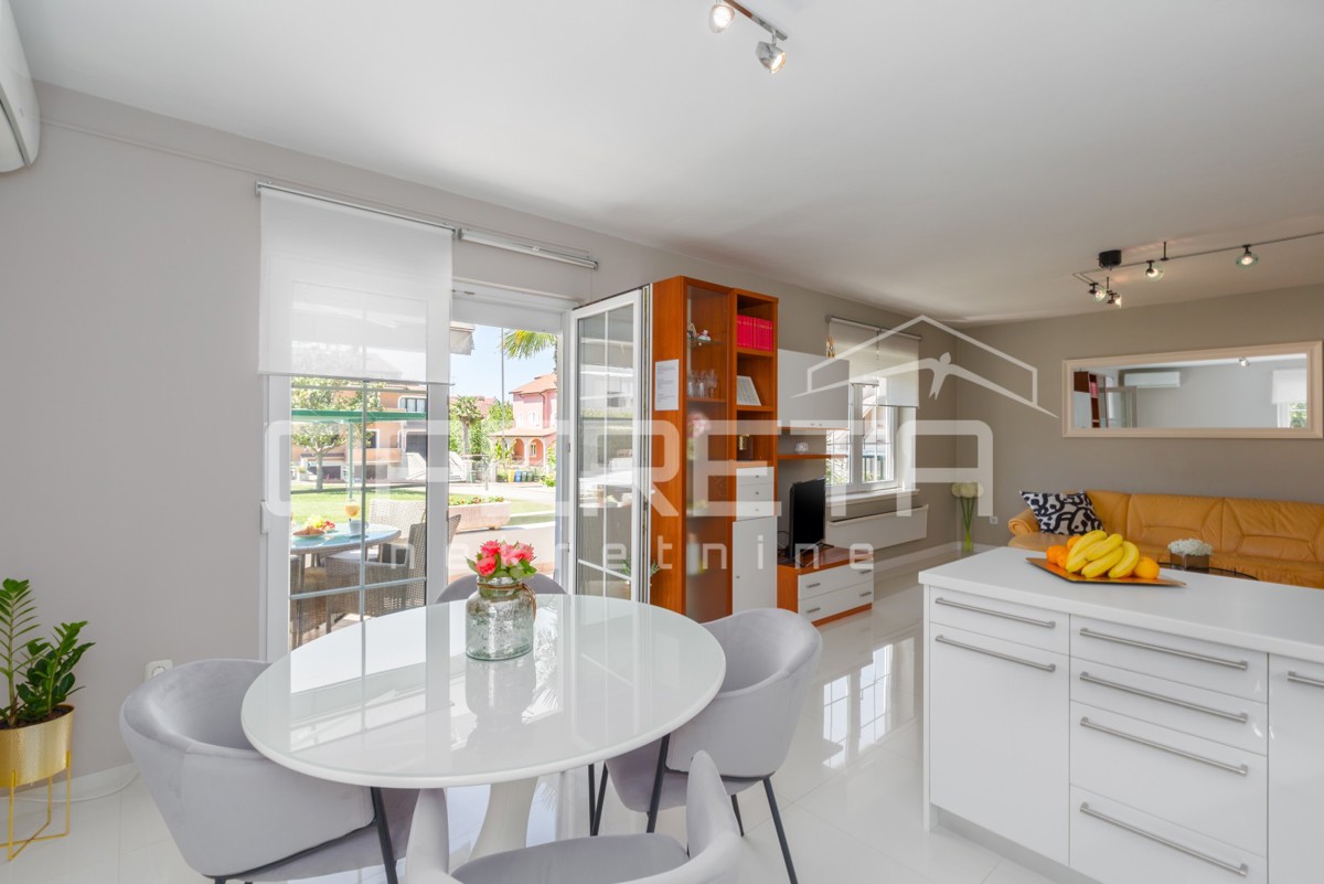 Funtana – appartamento al piano terra con due camere da letto e giardino.