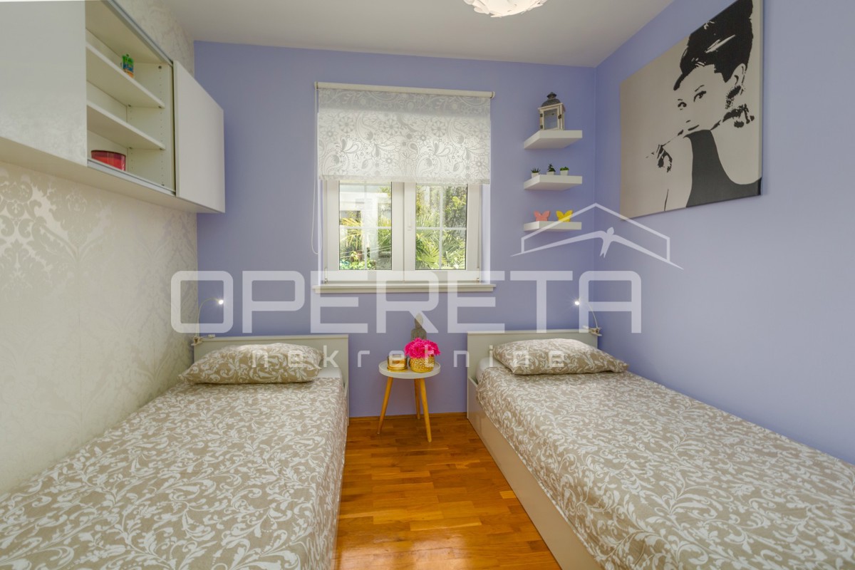 Funtana – appartamento al piano terra con due camere da letto e giardino.