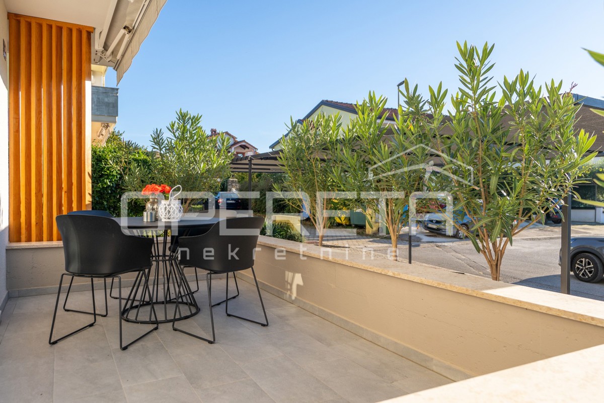 Funtana – appartamento al piano terra con due camere da letto e giardino.