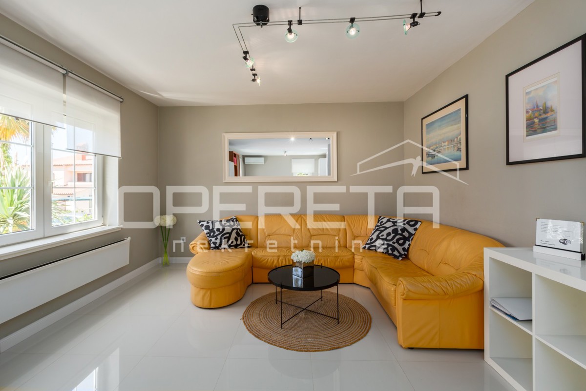 Funtana – appartamento al piano terra con due camere da letto e giardino.