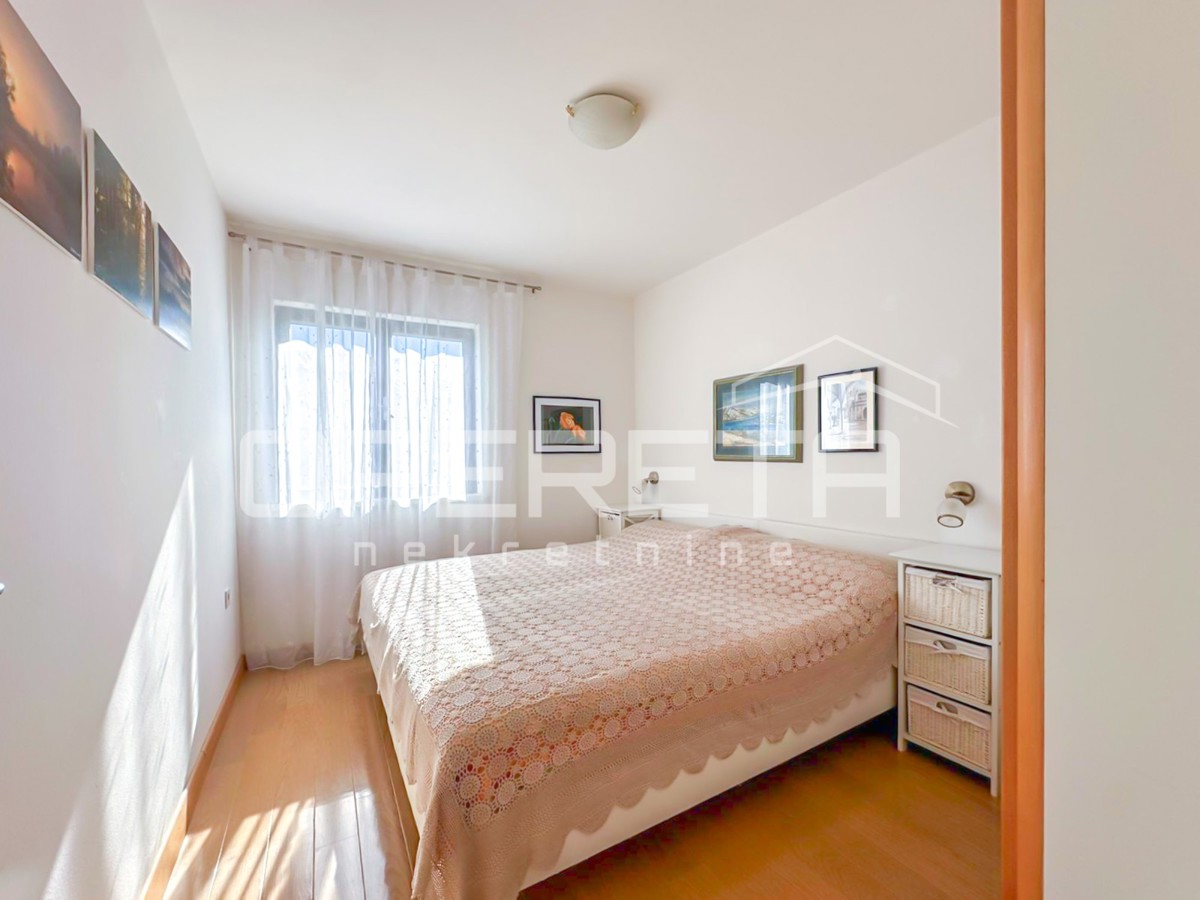 Appartamento con tre terrazze, a 30 m dal mare a Jadrija