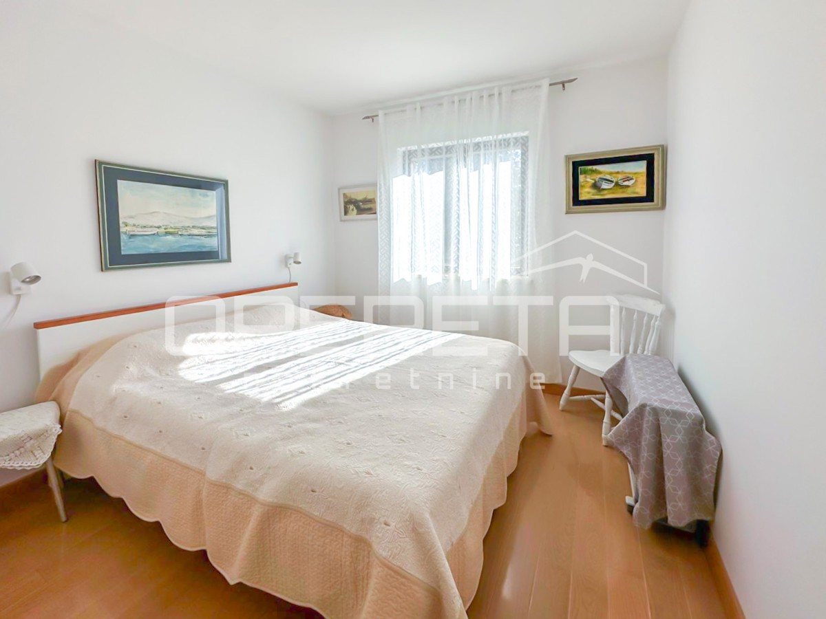 Appartamento con tre terrazze, a 30 m dal mare a Jadrija