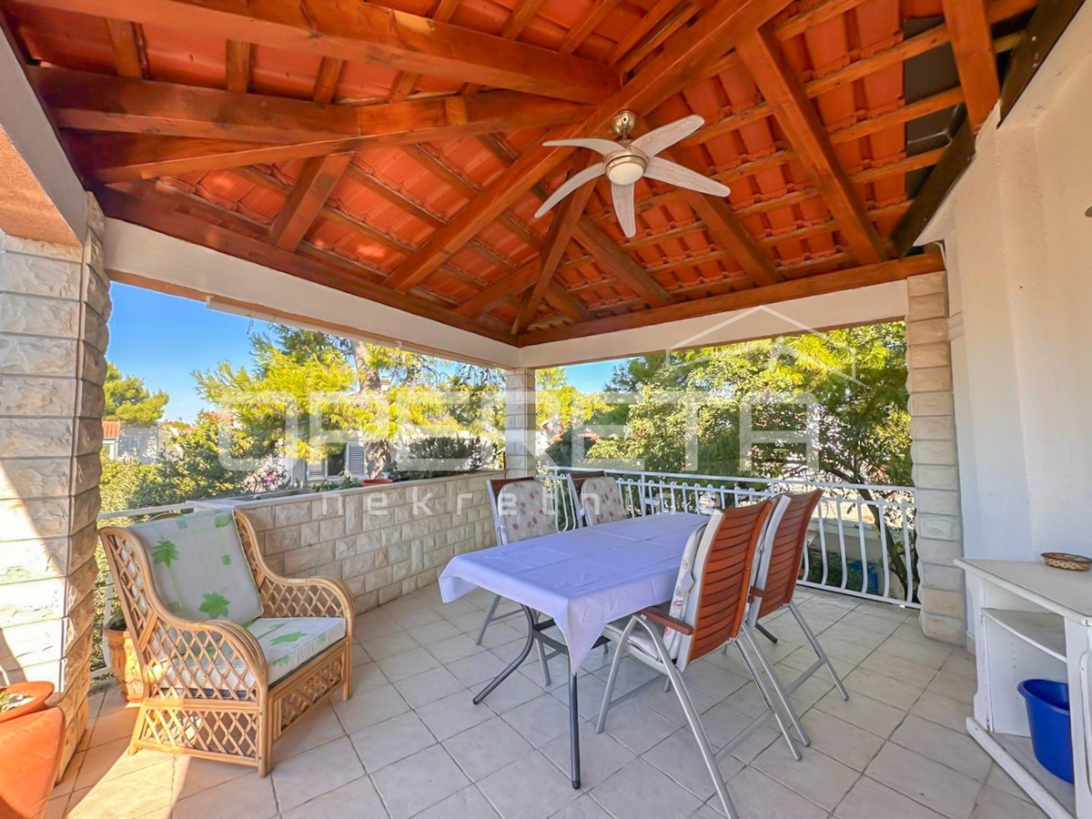 Appartamento con tre terrazze, a 30 m dal mare a Jadrija