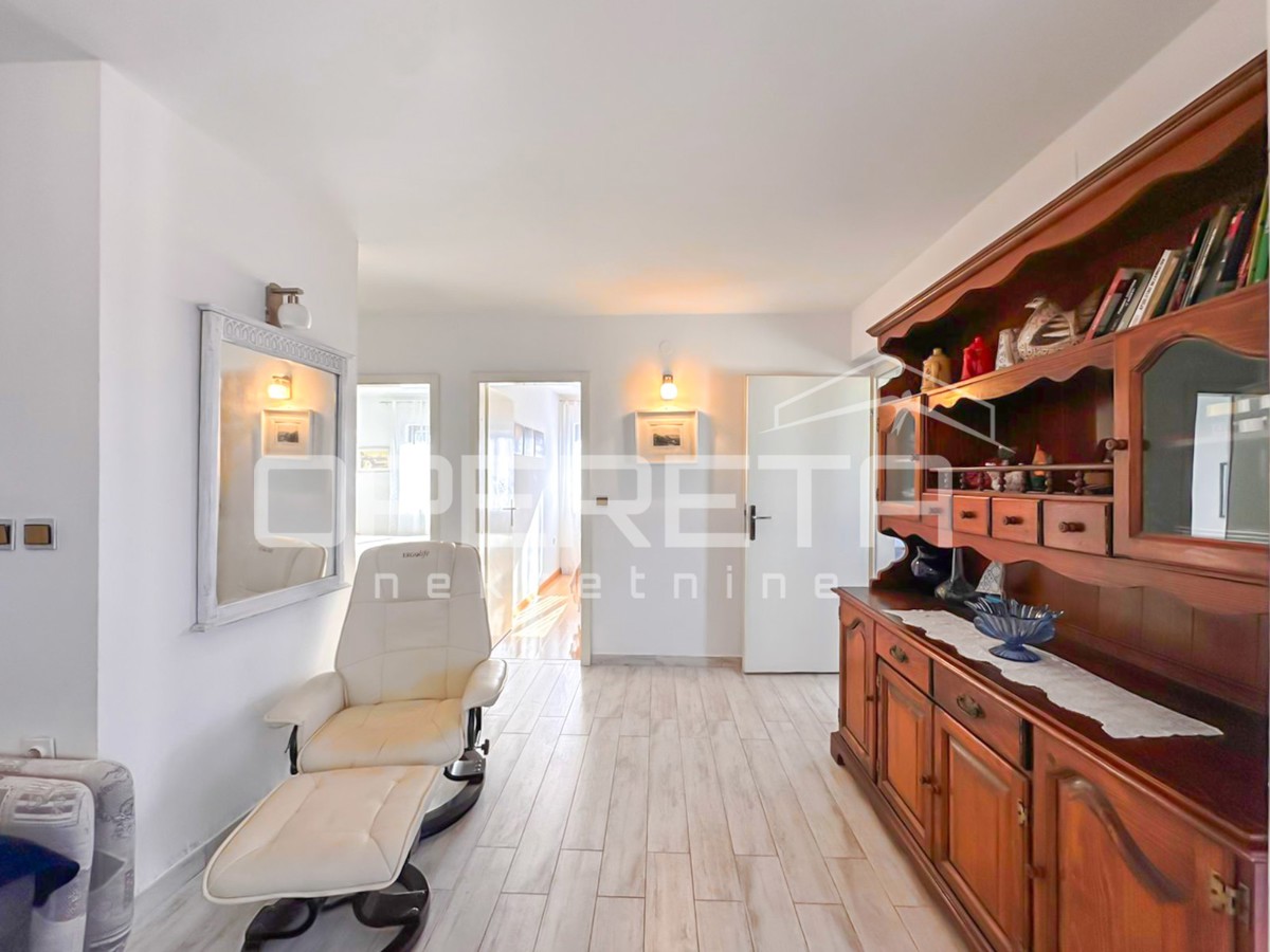 Appartamento con tre terrazze, a 30 m dal mare a Jadrija