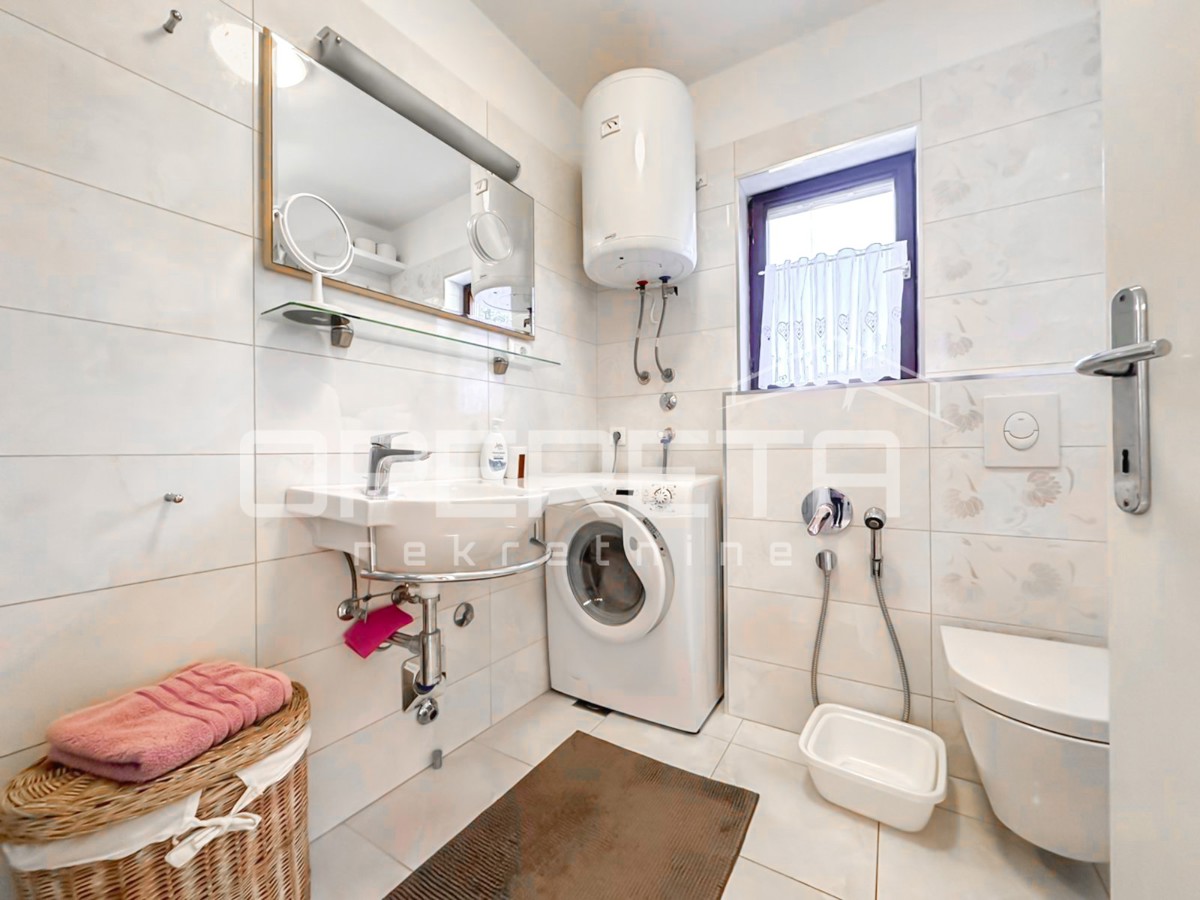 Appartamento con tre terrazze, a 30 m dal mare a Jadrija