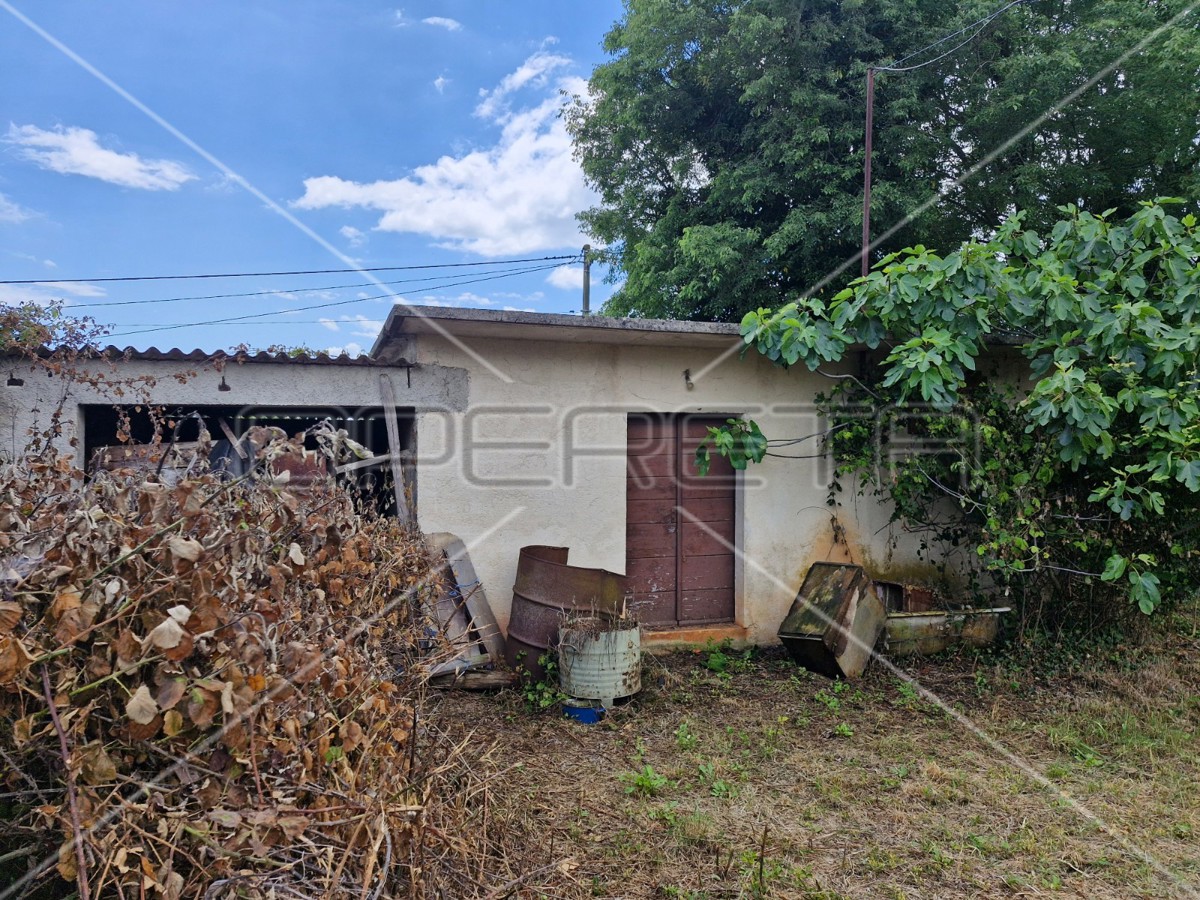 Casa da adattare con molto potenziale, nei dintorni di Barbana.