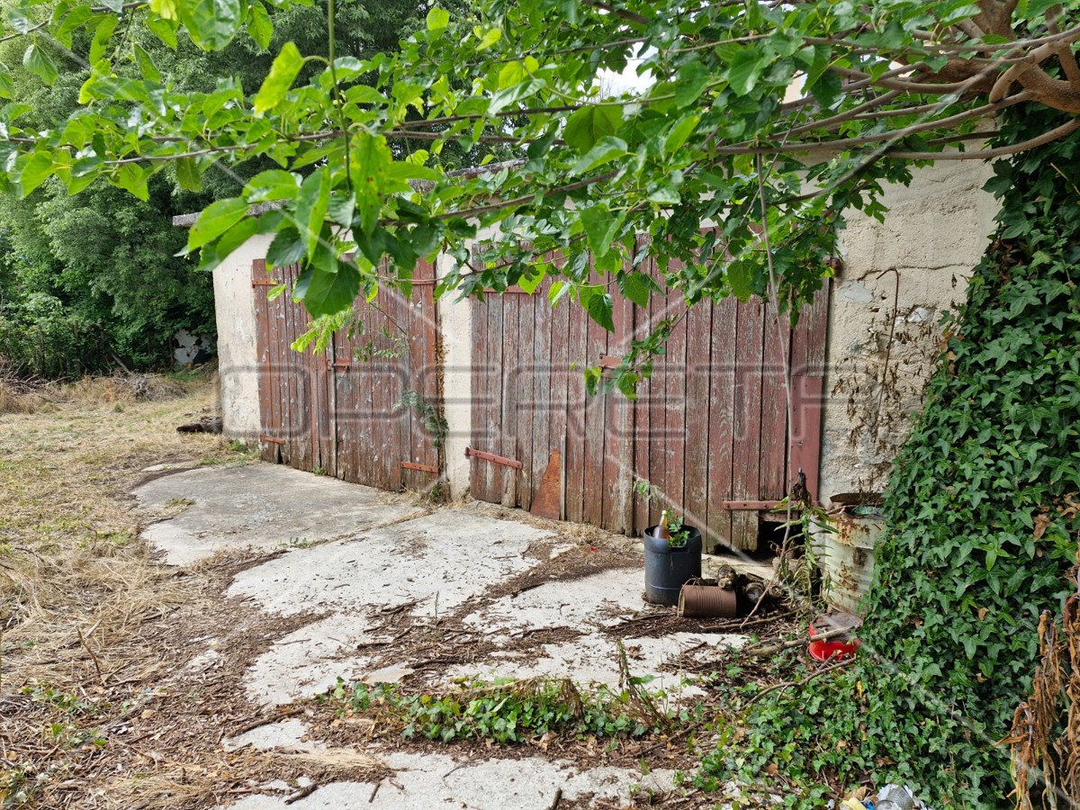 Casa da adattare con molto potenziale, nei dintorni di Barbana.