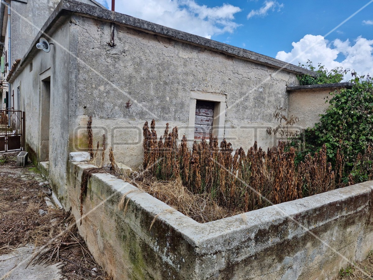 Casa da adattare con molto potenziale, nei dintorni di Barbana.
