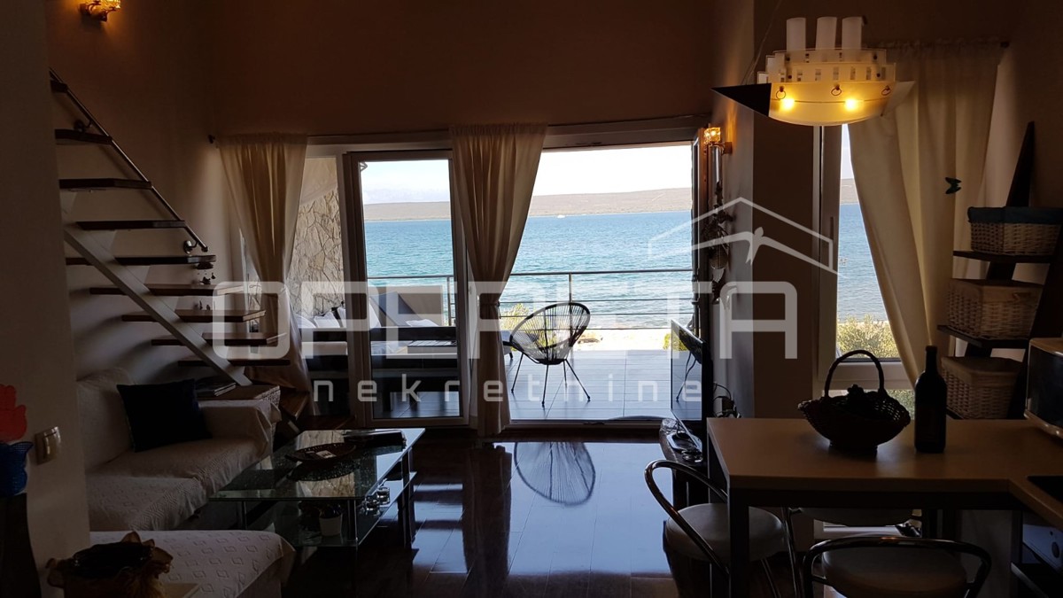 Primo fila sul mare – Casa bifamiliare con due appartamenti separati, Dobropoljana, Pašman