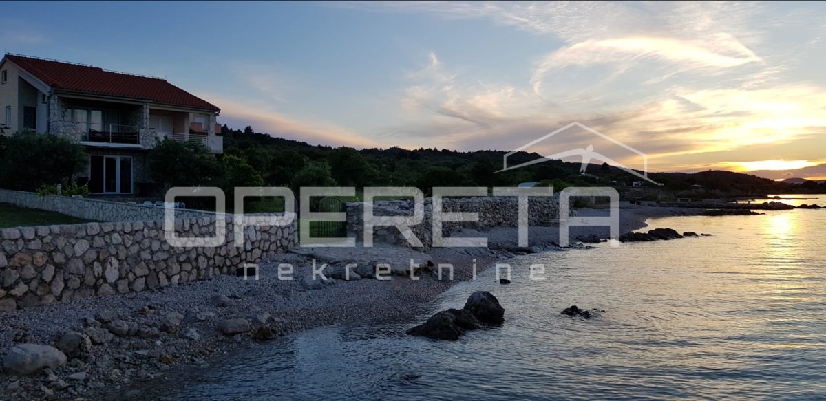 Primo fila sul mare – Casa bifamiliare con due appartamenti separati, Dobropoljana, Pašman