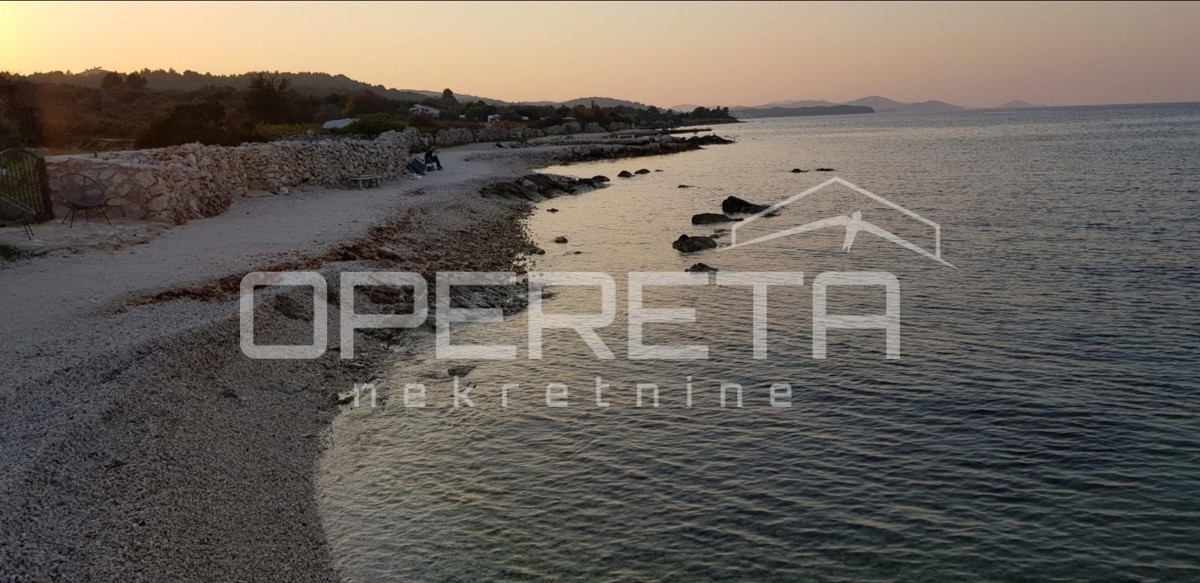 Primo fila sul mare – Casa bifamiliare con due appartamenti separati, Dobropoljana, Pašman