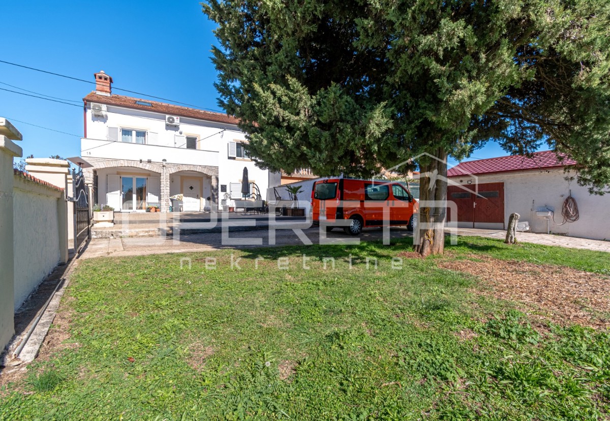 Istria, Marčana, casa con 3 camere da letto, piscina e garage, posizione tranquilla