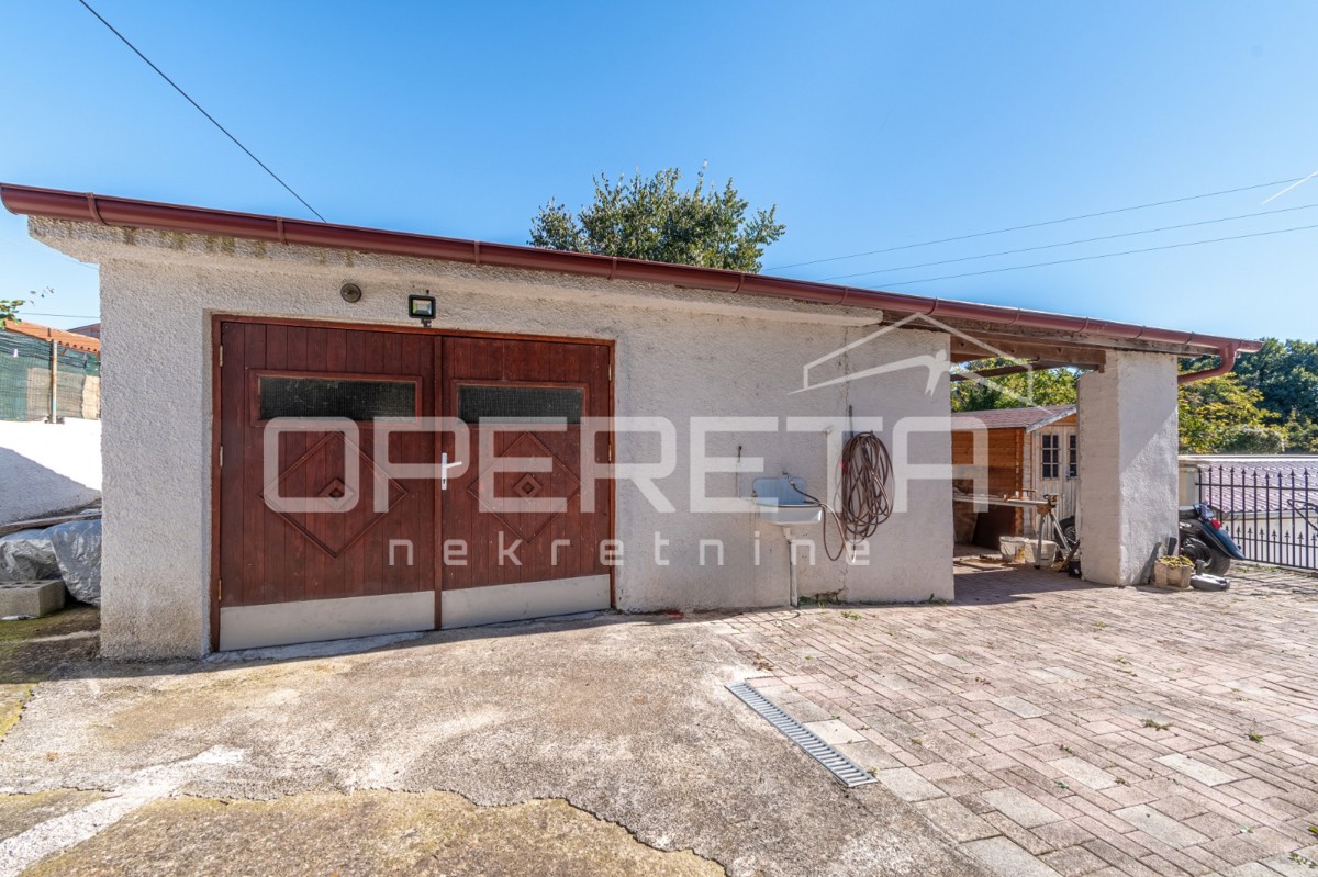 Istria, Marčana, casa con 3 camere da letto, piscina e garage, posizione tranquilla