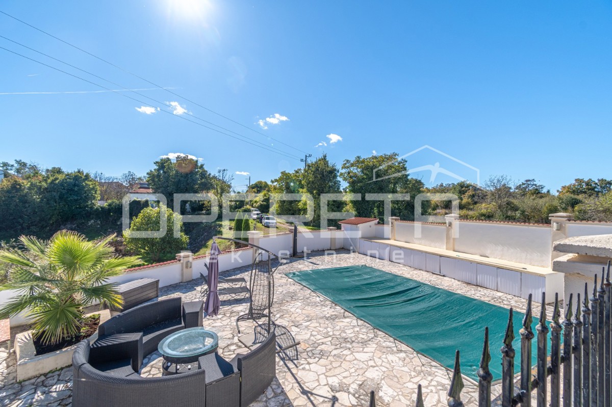 Istria, Marčana, casa con 3 camere da letto, piscina e garage, posizione tranquilla