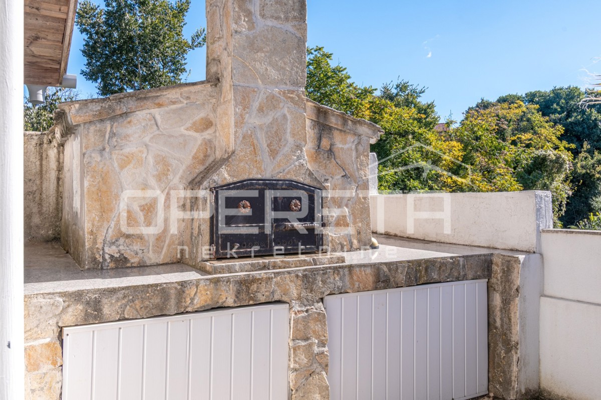 Istria, Marčana, casa con 3 camere da letto, piscina e garage, posizione tranquilla