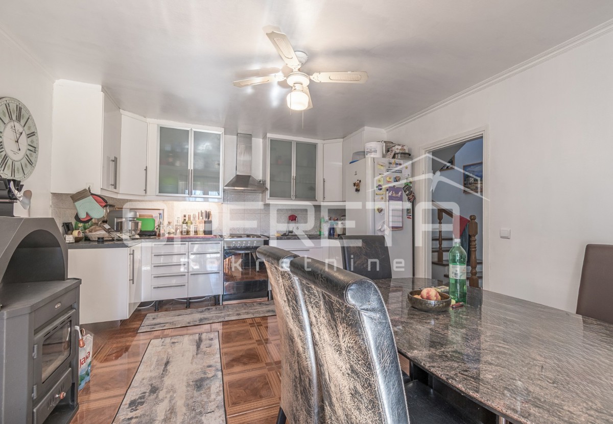 Istria, Marčana, casa con 3 camere da letto, piscina e garage, posizione tranquilla