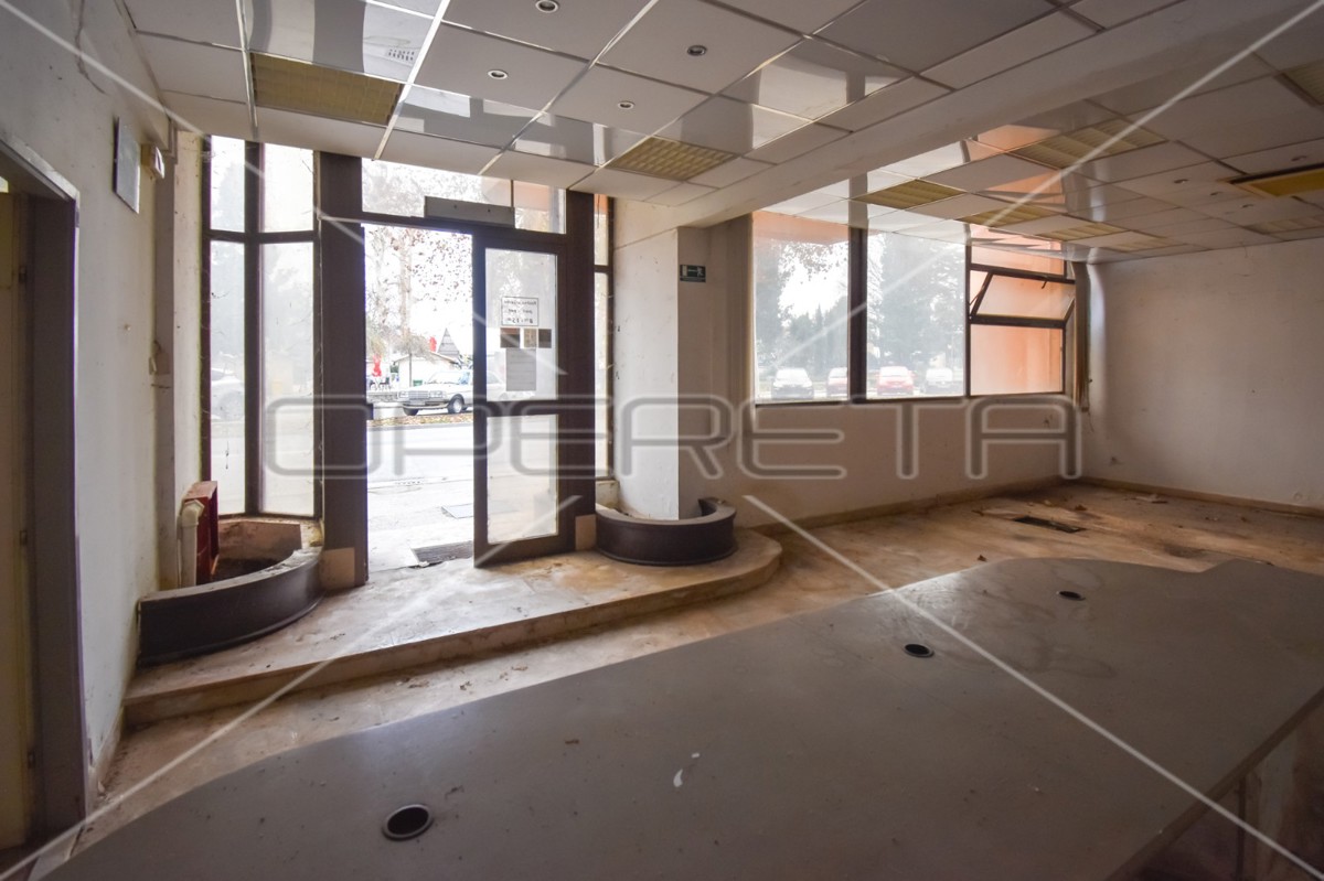 Spazio commerciale con vetrina, 130,20 m2, Metković, centro